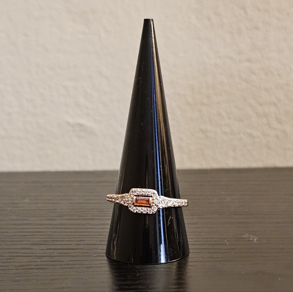 Ring  Rose Gold And Garnet Size 9